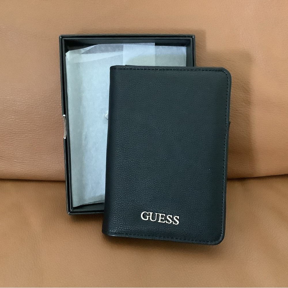 Guess GWP Elite Passport Case